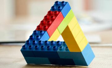 Image of a "Penrose triangle" using legos