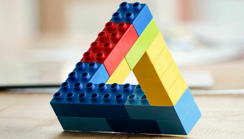 Image of a "Penrose triangle" using legos